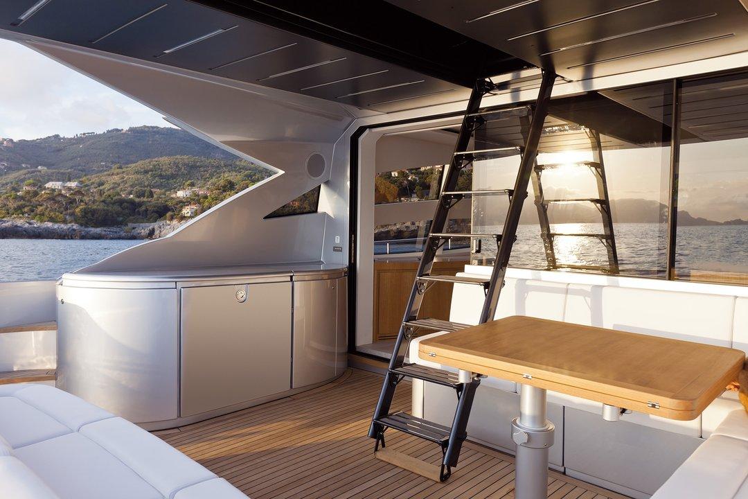 Pershing 74