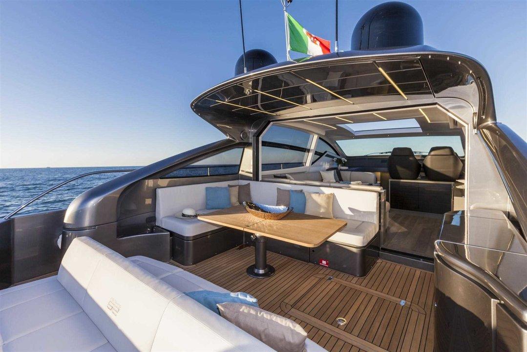 Pershing 62