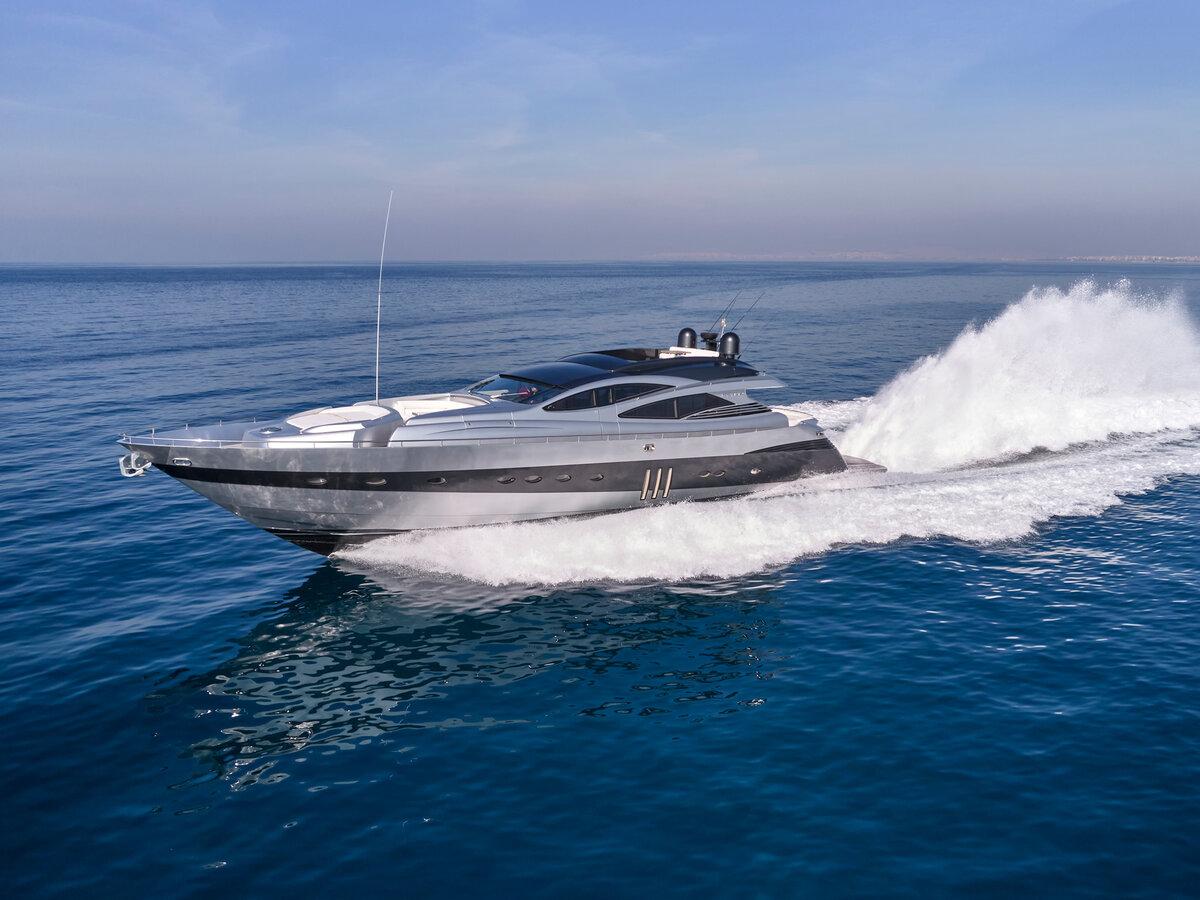 Pershing 90