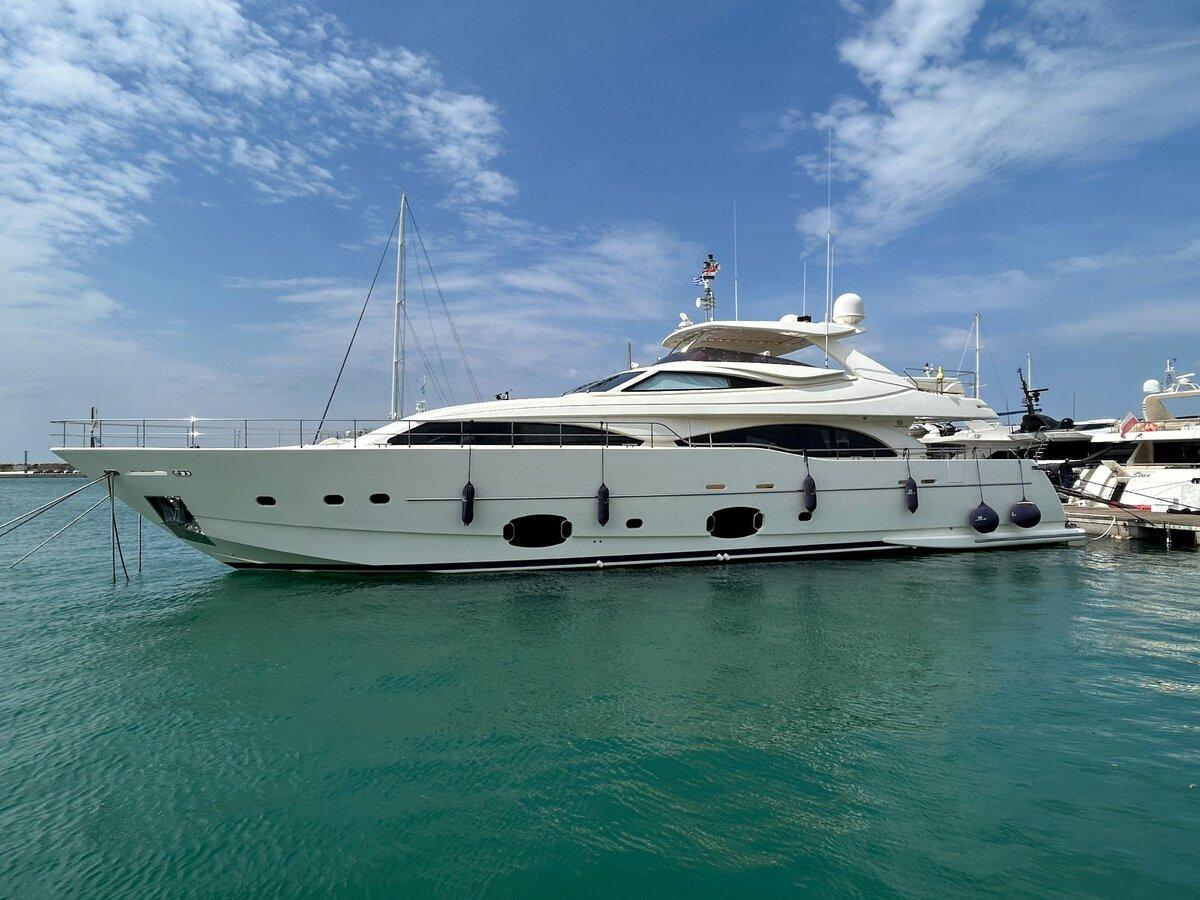 Custom Line 97 hull n. 24