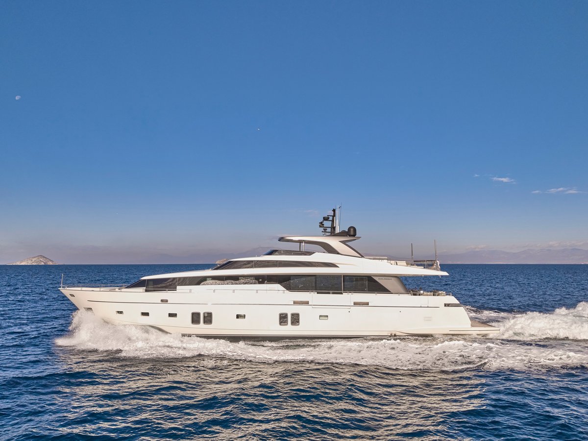 GOLDEN YACHT motor yacht in Greece